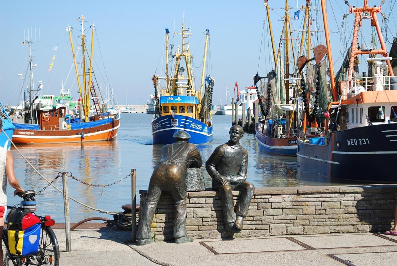 Hotel Peters Neuharlingersiel Eksteriør bilde