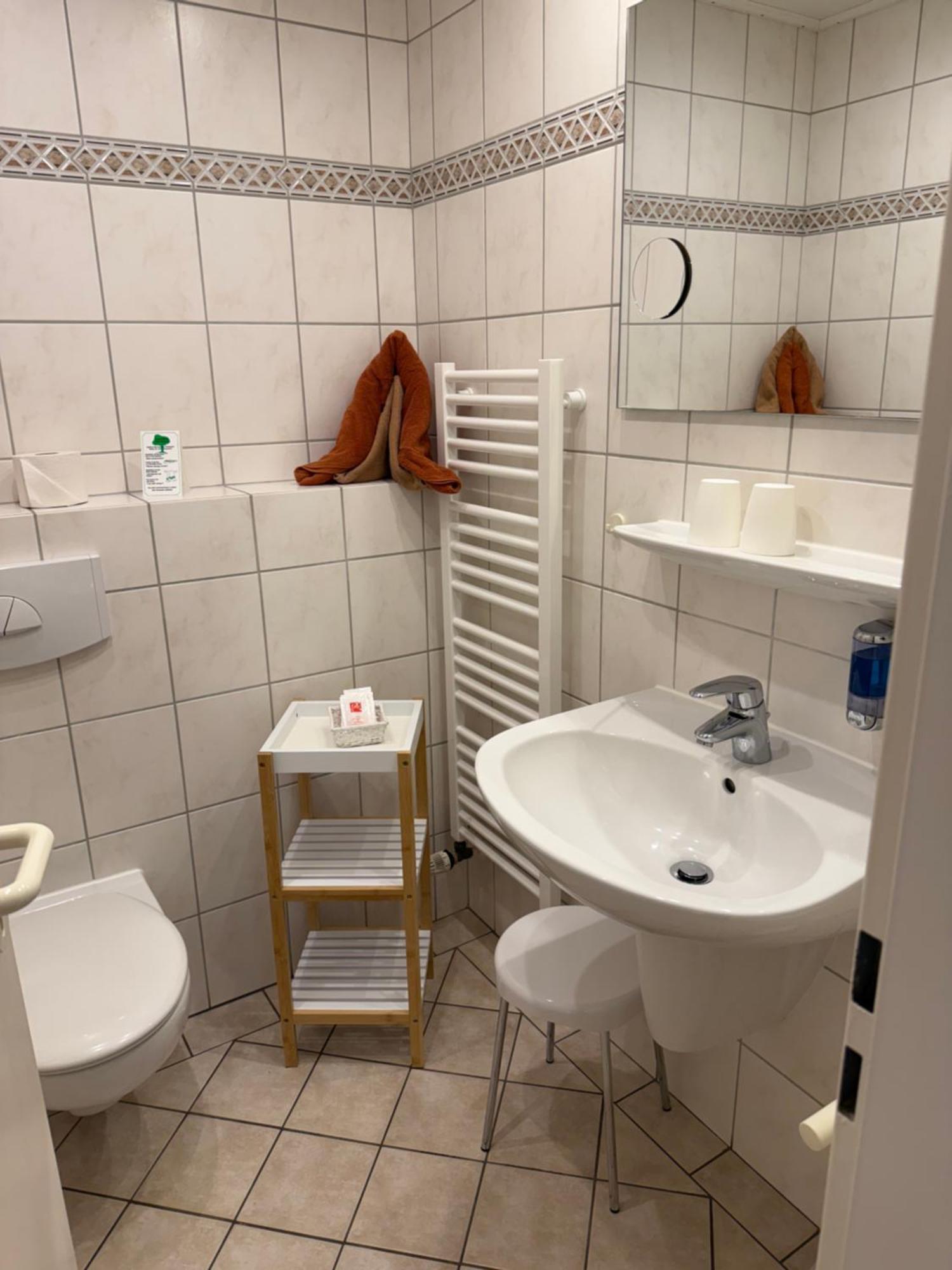 Hotel Peters Neuharlingersiel Eksteriør bilde