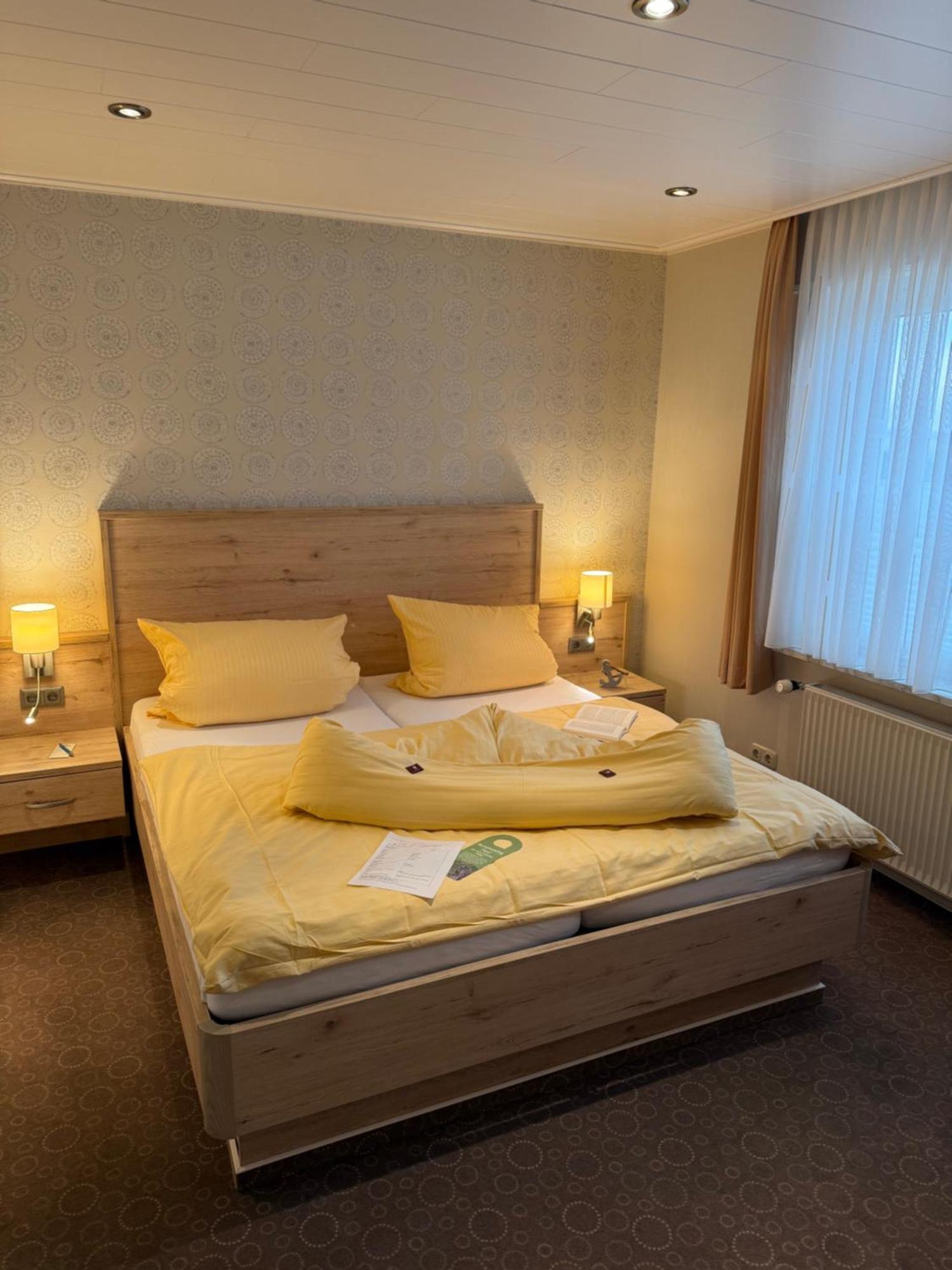 Hotel Peters Neuharlingersiel Eksteriør bilde