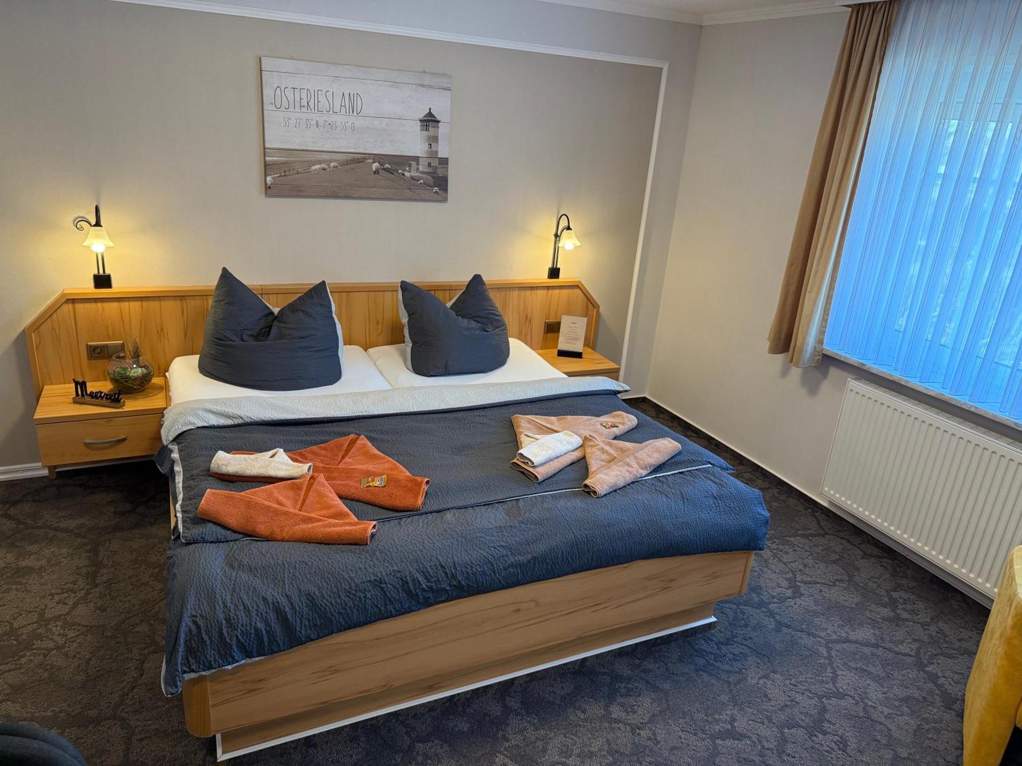 Hotel Peters Neuharlingersiel Eksteriør bilde