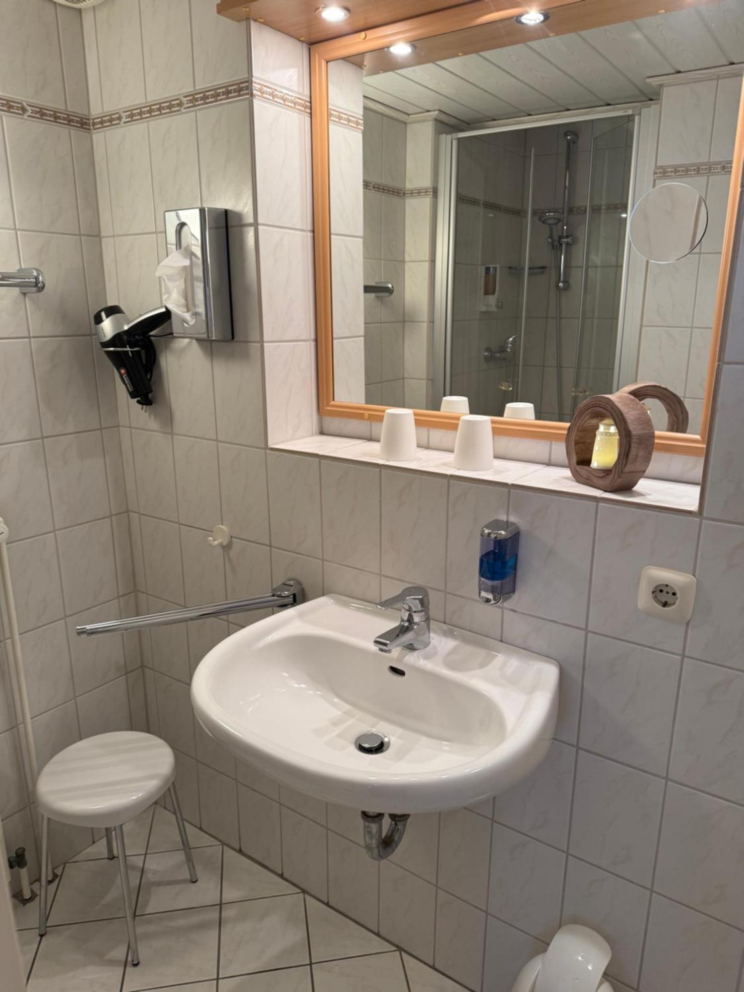 Hotel Peters Neuharlingersiel Eksteriør bilde